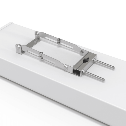 Antena Sectorial para Exterior / Frecuencia 1710-2190 MHz / Ganancia 18 dBi / Ancho de Banda 480 MHz / VSWR ≤1.5 / Potencia Máxima 200W / IP65 / Montaje en Tubo