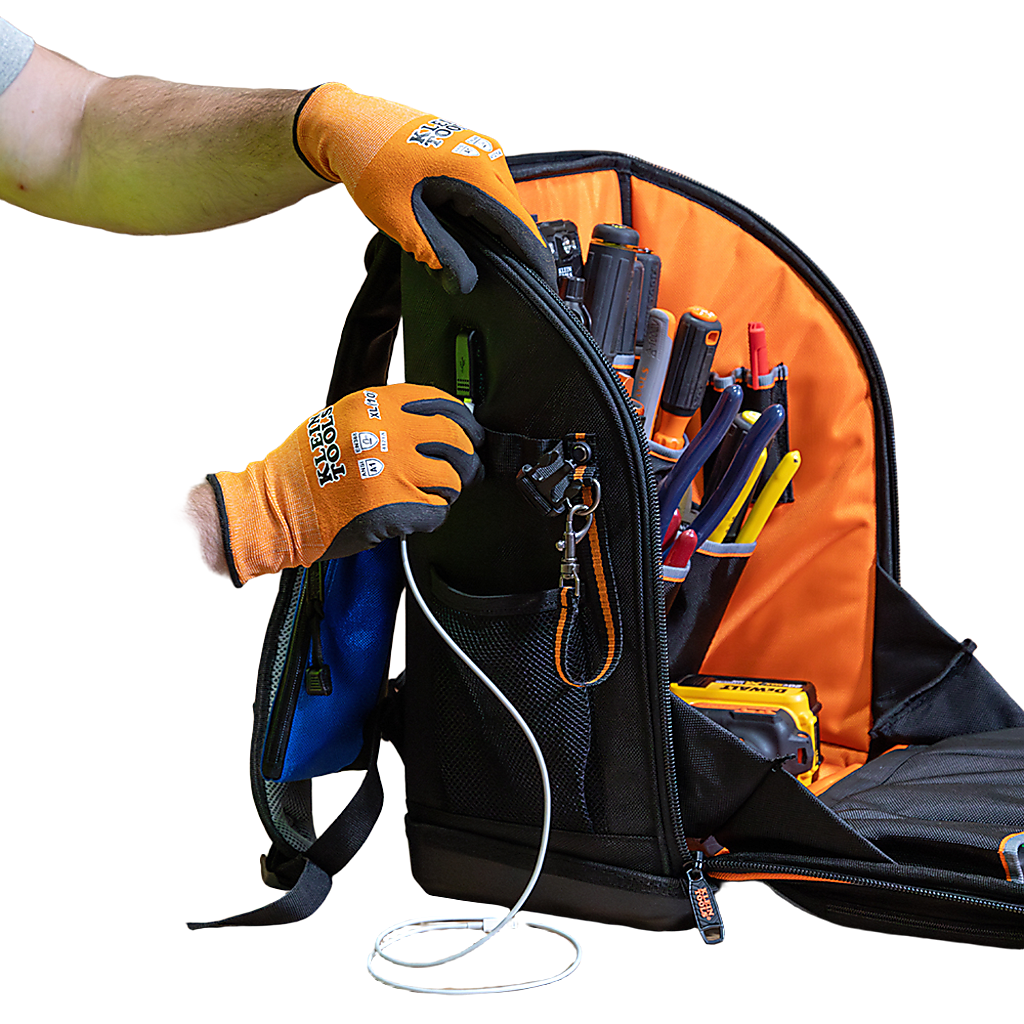 Mochila Profesional para Herramientas / 27 Bolsillos / Acceso Rápido y Estación de Trabajo / Base Moldeada Ancha / Interior Naranja / USB-C / Soporte para Lámpara