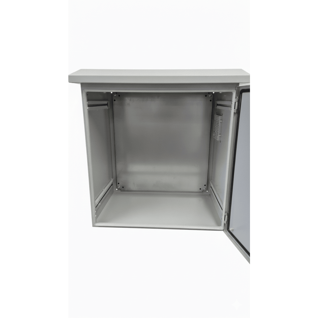 Gabinete Ventilado de Acero IP55 Uso en Exterior (593 x 609 x 399 mm) con Placa Trasera Interior Metálica y Compuerta Inferior Atornillable. Incluye Ventilador, Ventilas, filtros, Montaje Rack 19", Terminal de Tierra Física, Chapas y Ll