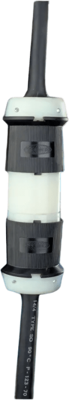Conector Industrial con Bloqueo de Media Vuelta / 20 A 250 V CA / 2 Polos 3 Hilos / Color Blanco y Negro / Nema L6-20R.