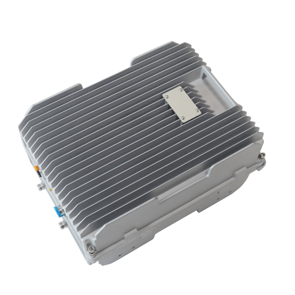 COBERTURA DE HASTA 5 km / Amplificador de Señal Celular / Banda 5, 850 MHz / 20 Watts de Potencia / Banda Ancha Multioperador / Protección Autoexcitación / Monitoreo USB / Gabinete IP65.