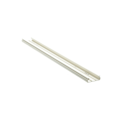 Base para canaleta T-45, de PVC rígido, con orificios perforados para montaje, 60.3 x 18.5 x 2400 mm, Color Blanco
